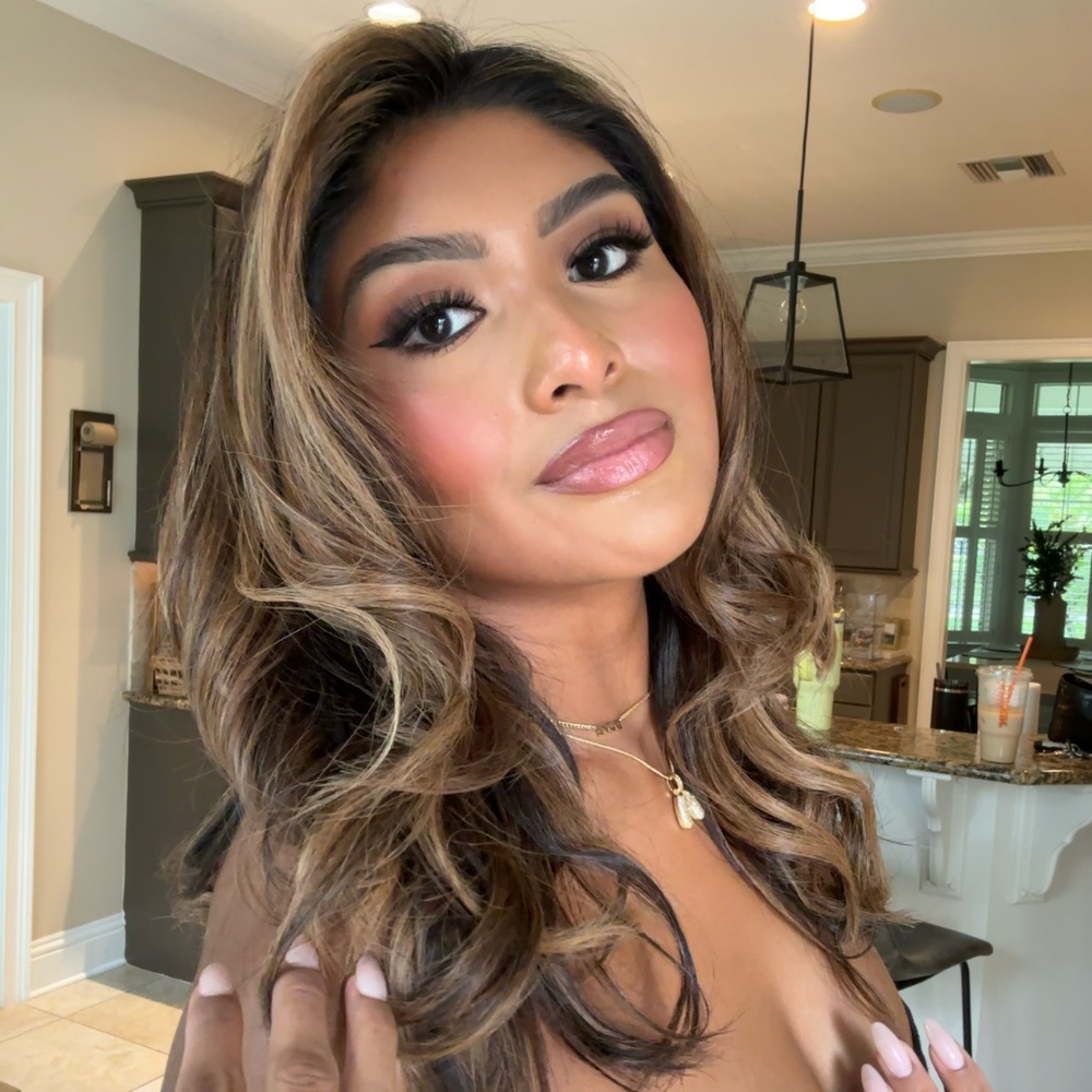 Meet your Posher, Mya